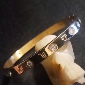 Elegant 18k gold plated over stainless oval bangle Bracelet